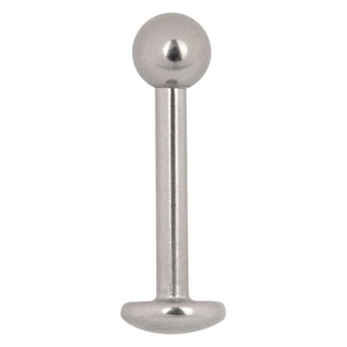 Silberner Titan Labret mit Kugel auf weißem Hintergrund