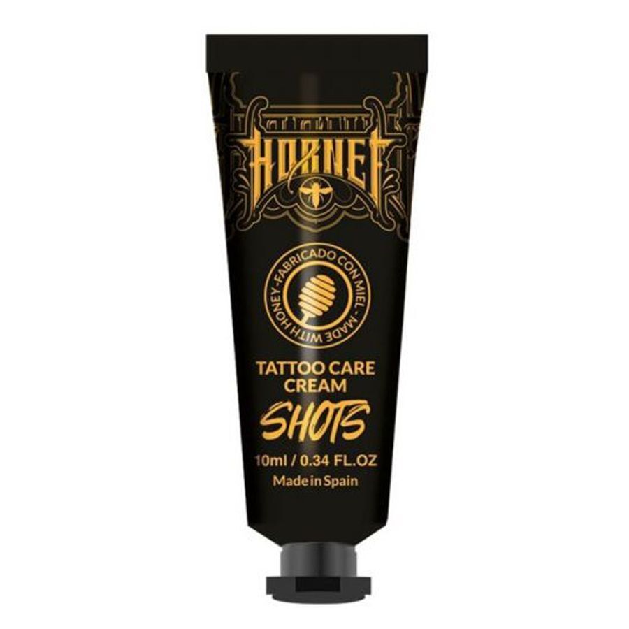 Tattoo Pflegecreme Hornet 10ml Tube Schwarze Tube Tattoo Pflegecreme Hornet 10ml auf weißem Hintergrund